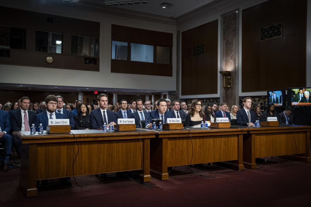 (L–R) Discord CEO Jason Citron, Snap co-founder and CEO Evan Spiegel, TikTok CEO Shou Chew, X CEO Linda Yaccarino, and Meta founder and CEO Mark Zuckerberg testify before the Senate Judiciary Committee about big tech and the online child sexual exploitation crisis, in Washington on Jan. 31, 2024. (Madalina Vasiliu/The Epoch Times)