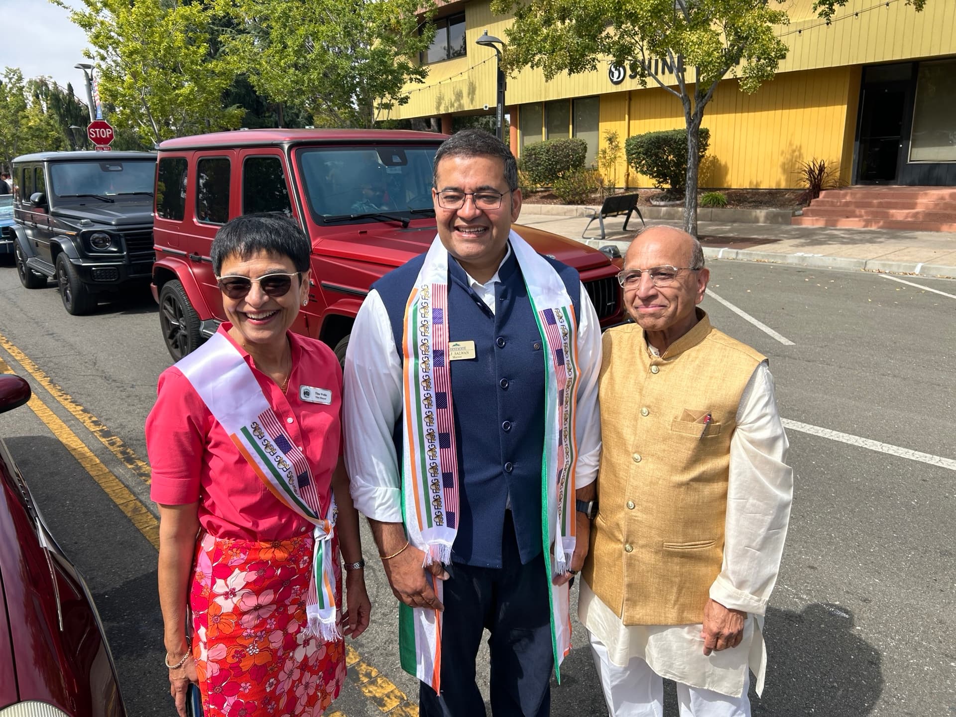 Fremont Mayor Raj Salwan (C) participates in the Indian Independence Day parade in Fremont, Calif., on Aug. 16, 2026. (Nathan Su/The Epoch Times)