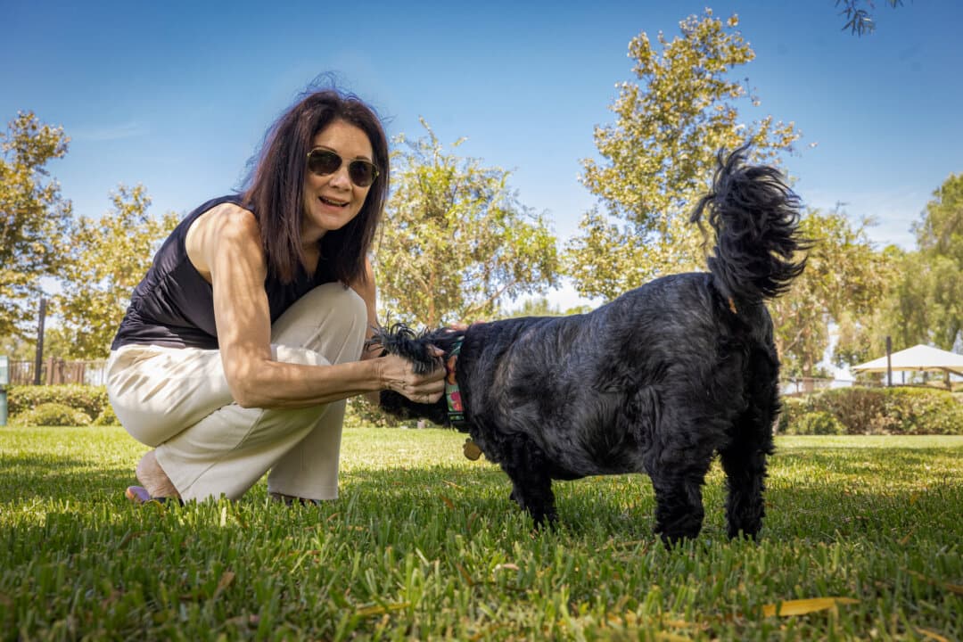 Liesal Heidt plays with her dog in Ladera Ranch, Calif., on July 24, 2026. (John Fredricks/The Epoch Times)