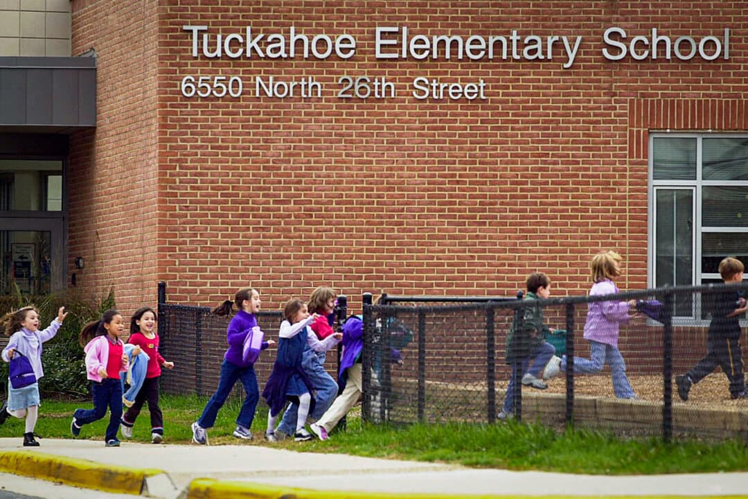 Students run to the playground for recess at Tuckahoe Elementary School in Falls Church, Va., on Oct. 25, 2002. Illinois, Kentucky, Texas, Tennessee, Vermont, and Virginia passed school recess-related laws last year. (Shawn Thew/AFP via Getty Images)