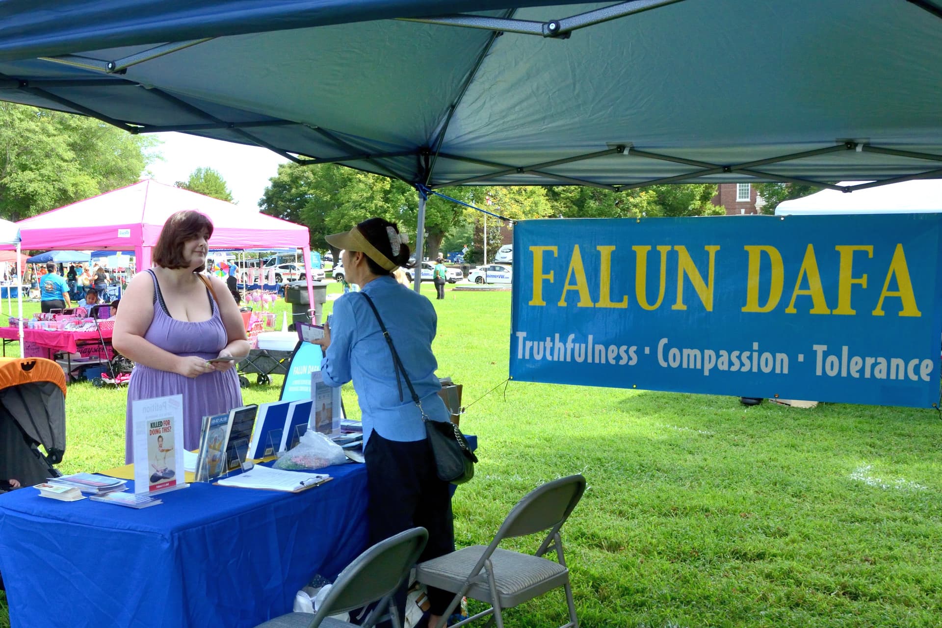 Chelsea Prest (L) at the 4th annual Baila Con Dover Latin Festival on Aug. 29, 2026. (Frank Liang/The Epoch Times)