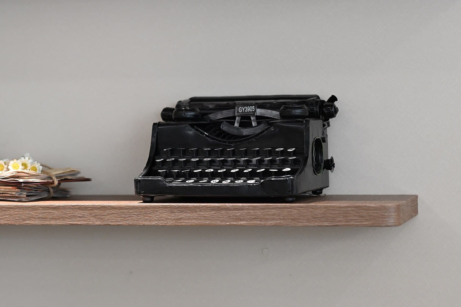 Louis L'Amour lived in a time when the typewriter reigned supreme. (<a href="https://commons.wikimedia.org/wiki/User:Kjoonlee">Kjoonlee</a>/<a href="https://creativecommons.org/licenses/by/4.0/deed.en">CC BY 4.0</a>)