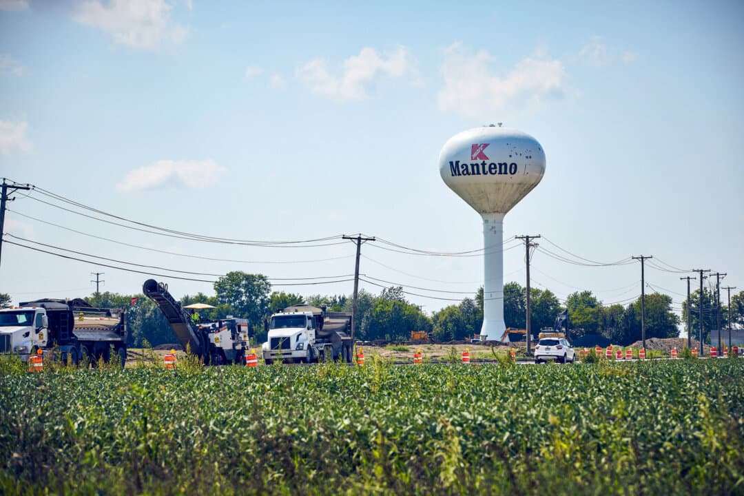 A water tower in Manteno, Ill., on Sept. 3, 2026. A battery plant operated by Gotion Inc. occupies a former Kmart warehouse in Manteno. (Nathaniel Smith for The Epoch Times)