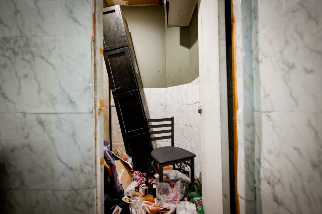 (Top Left) A sheriff's deputy watches as suspects are lined up against a wall after a raid on an underground casino in Los Angeles County on Aug. 20, 2026. (Top Right) Suspects are detained and lined up against a wall. (Bottom Left) The aftermath of the raid on an underground casino on Aug. 20, 2026. (Bottom Right) Wiring, remote controls, and other components of an illegal gambling machine taken during the raid. (Michael Ares for The Epoch Times)
