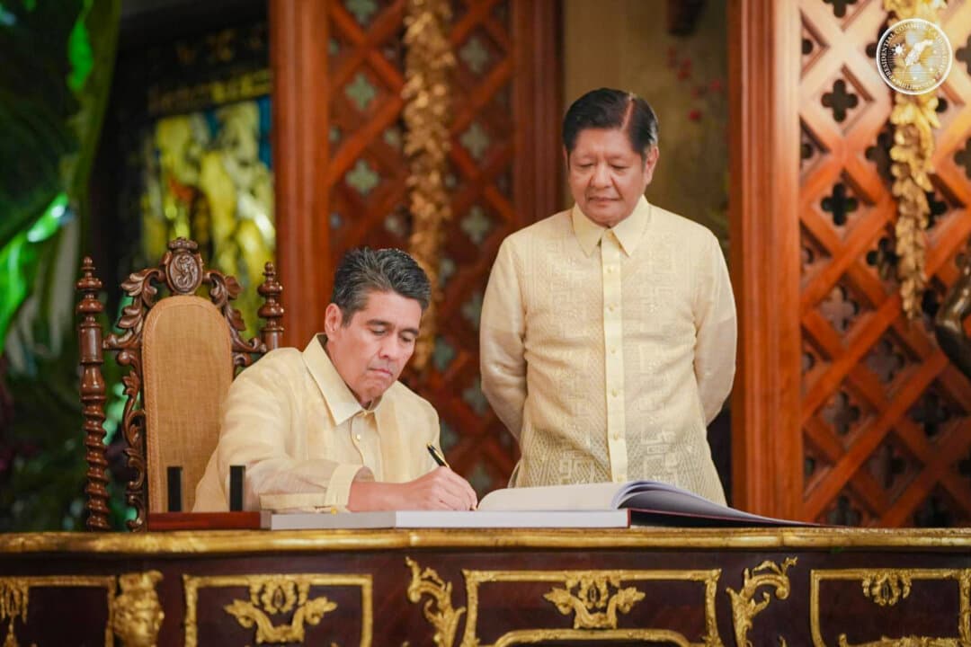Palauan President Surangel Whipps Jr. (L) and Filipino President Ferdinand Marcos Jr. in Manila in February 2025. (Office of the President of the Philippines/Public Domain Photo)