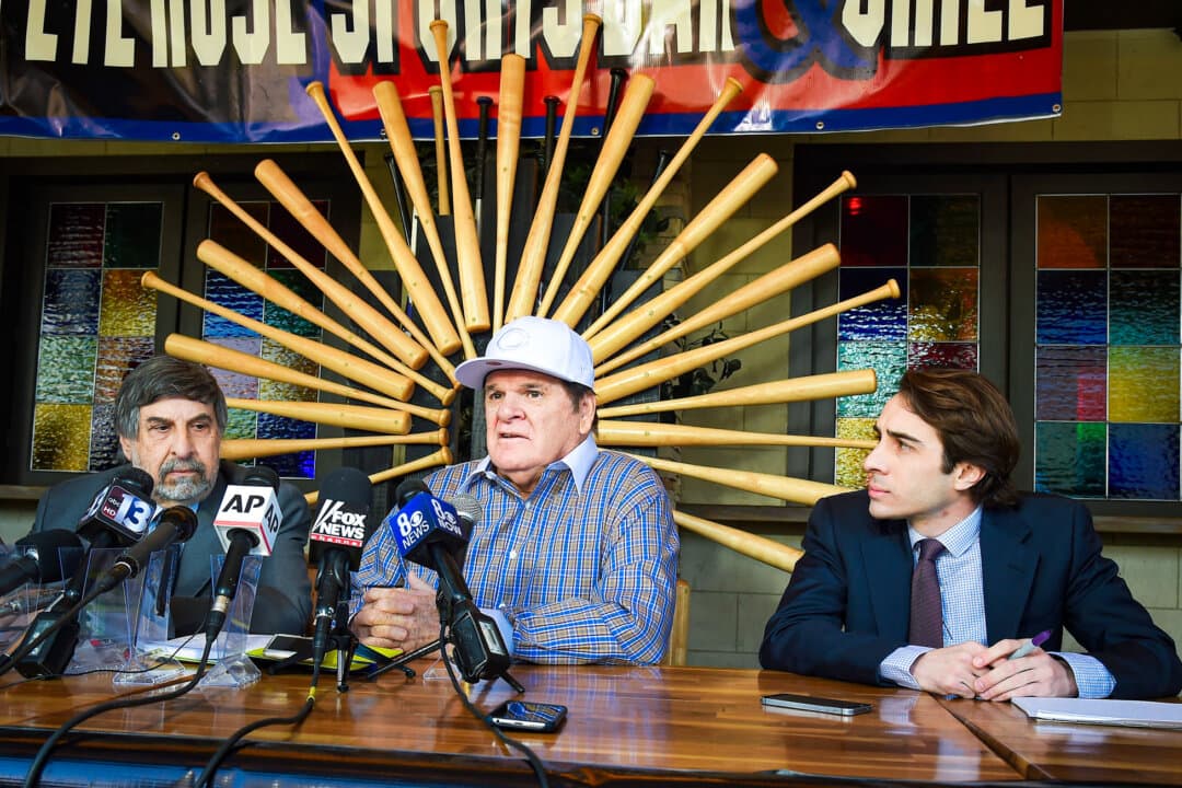 Former Major League Baseball player and manager Pete Rose (C) is flanked by attorneys Mark Rosenbaum (L) and Ray Genco (R) during a news conference in Las Vegas on Dec. 15, 2015. Rose had applied to be reinstated after being banned from the MLB for gambling; the application was rejected. (Ethan Miller/Getty Images)