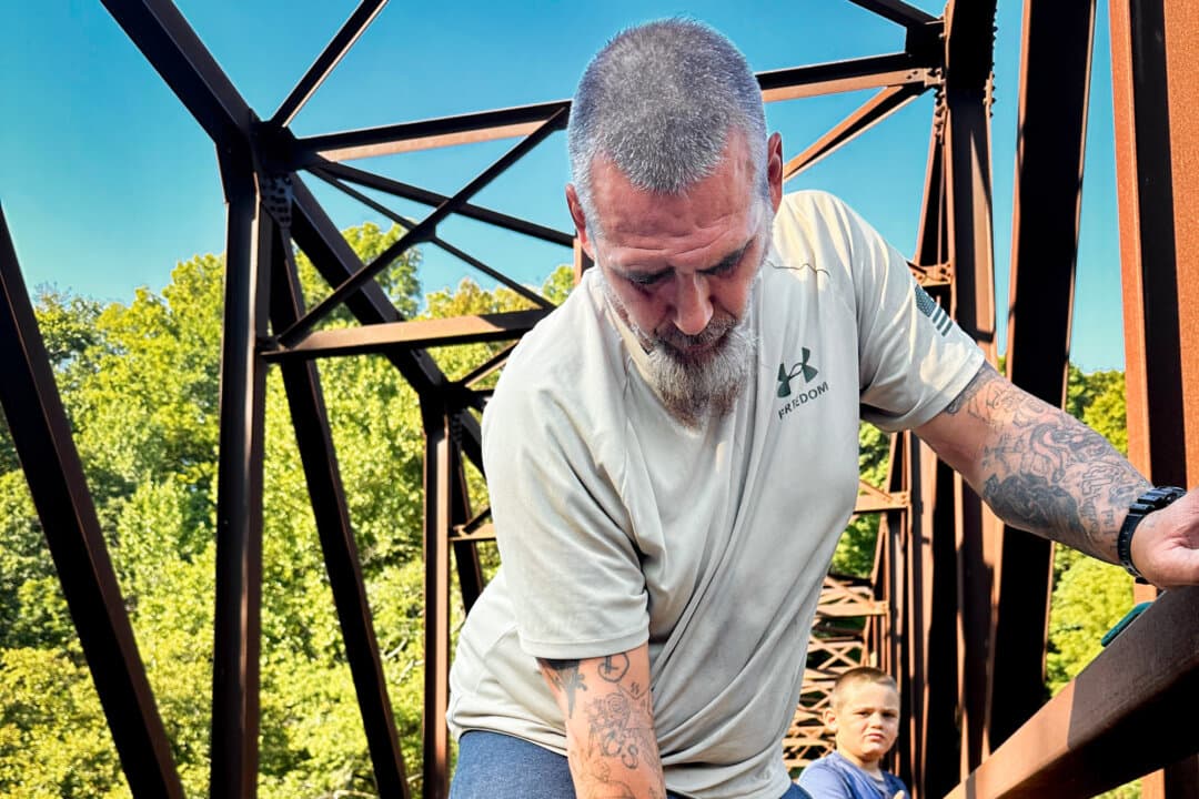 Danny Berry displays a recent tick bite on his leg, on a bridge over the Green River near Campbellsville, Ky., on Aug. 29, 2026. Berry says the area is crawling with ticks this year. (Darlene McCormick Sanchez/The Epoch Times)
