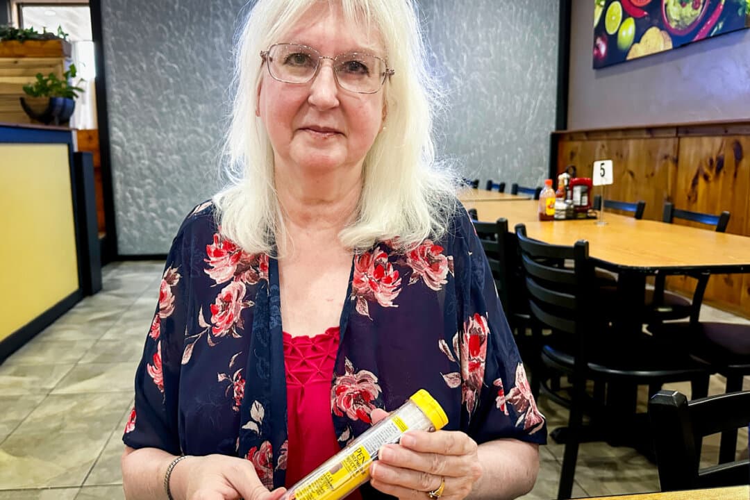 Mackie Jo Pennington carries an EpiPen with her to a restaurant in Columbia, Ky., on Aug. 28, 206. Pennington has a red-meat allergy caused by a tick bite. (Darlene McCormick Sanchez/The Epoch Times)