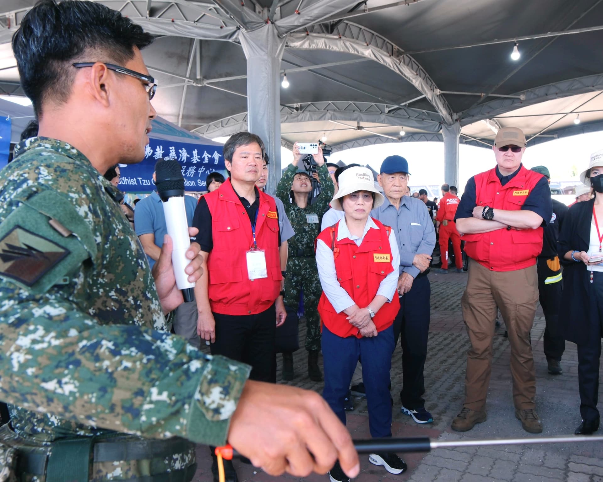 Taiwan officials and international participants in the 2026 Resilient Taiwan for Sustainable Democracy International Forum observe a large-scale earthquake response exercise in Taitung, Taiwan, on Sept. 17, 2026. The visit was part of Taiwan’s efforts to link disaster preparedness with whole-of-society resilience. (Courtesy of Taiwan Ministry of the Interior)