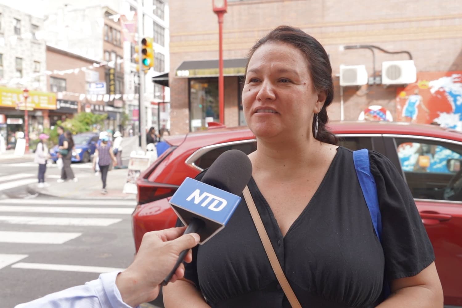 Viviana Takfoor, an immigrant from Venezuela, in Philadelphia’s Chinatown on Sept. 19, 2026. (Steve Wen/The Epoch Times)