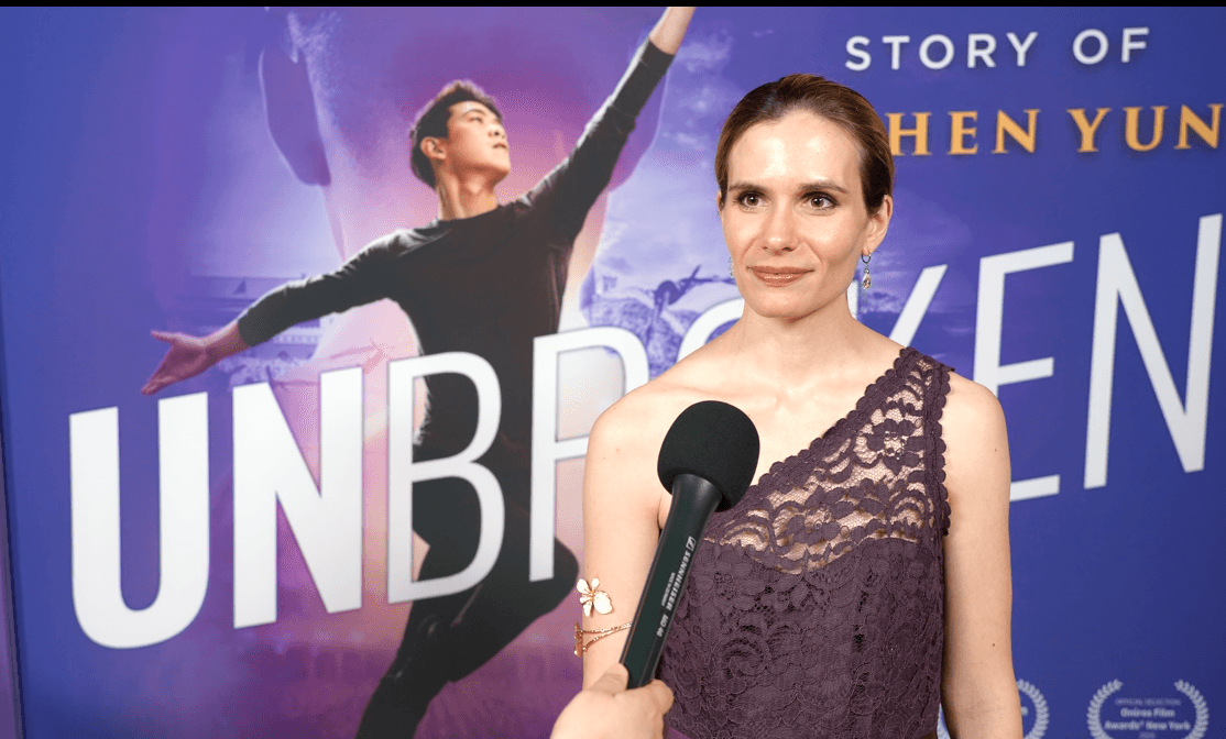 Lois Jurewicz, a librarian who previously trained in classical ballet, had a message for the performers: "I love seeing the joy on your face when you perform." (NTD)