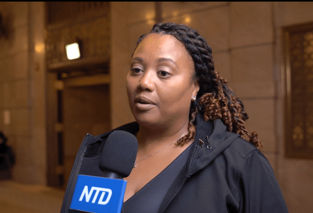 Teresa Davis, an arts administrator, speaks to NTD at the premiere of “Unbroken." "I don’t think I’ve ever quite seen dance like this," she said. (NTD)