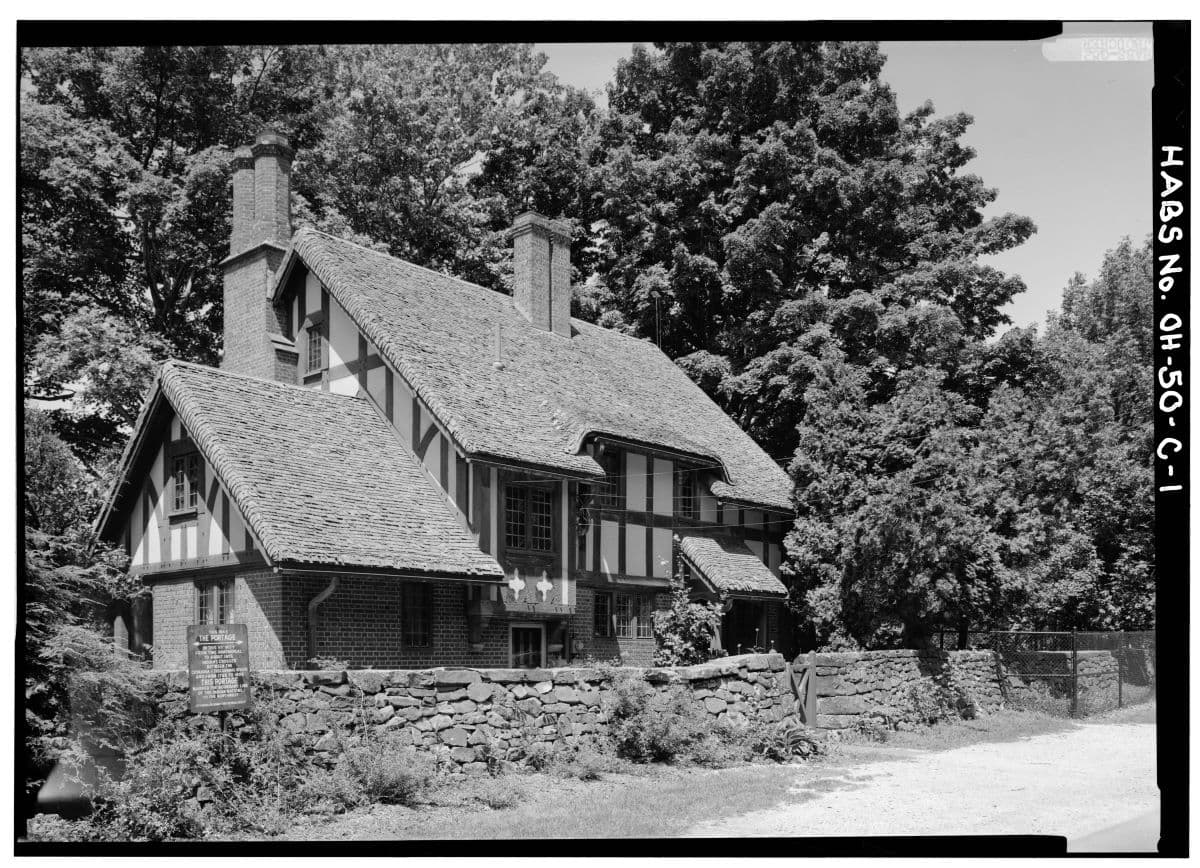 Gate Lodge on the estate of the Seiberling family, where Henrietta and her three children lived. Library of Congress. (Public Domain)