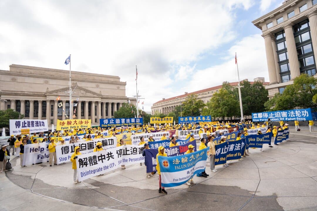 Falun Gong practitioners hold a rally to demand an end to the Chinese Communist Party's persecution of the spiritual practice during Chinese leader Xi Jinping's state visit to Washington on Sept. 24, 2026. (Samira Bouaou/The Epoch Times)