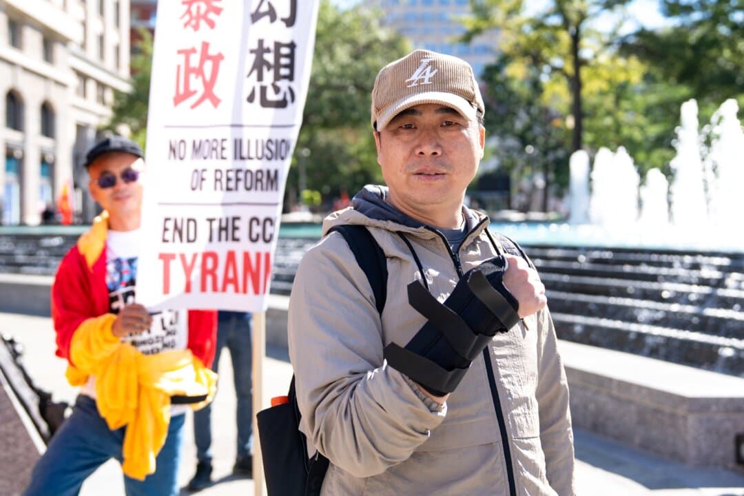 Ben Xue Wang, a member of the Chinese Democracy Party, displays his injury a day after being attacked by pro-Beijing protesters during Chinese leader Xi Jinping's state visit in front of the National Archives in Washington on Sept. 25, 2026. (Samira Bouaou/The Epoch Times)