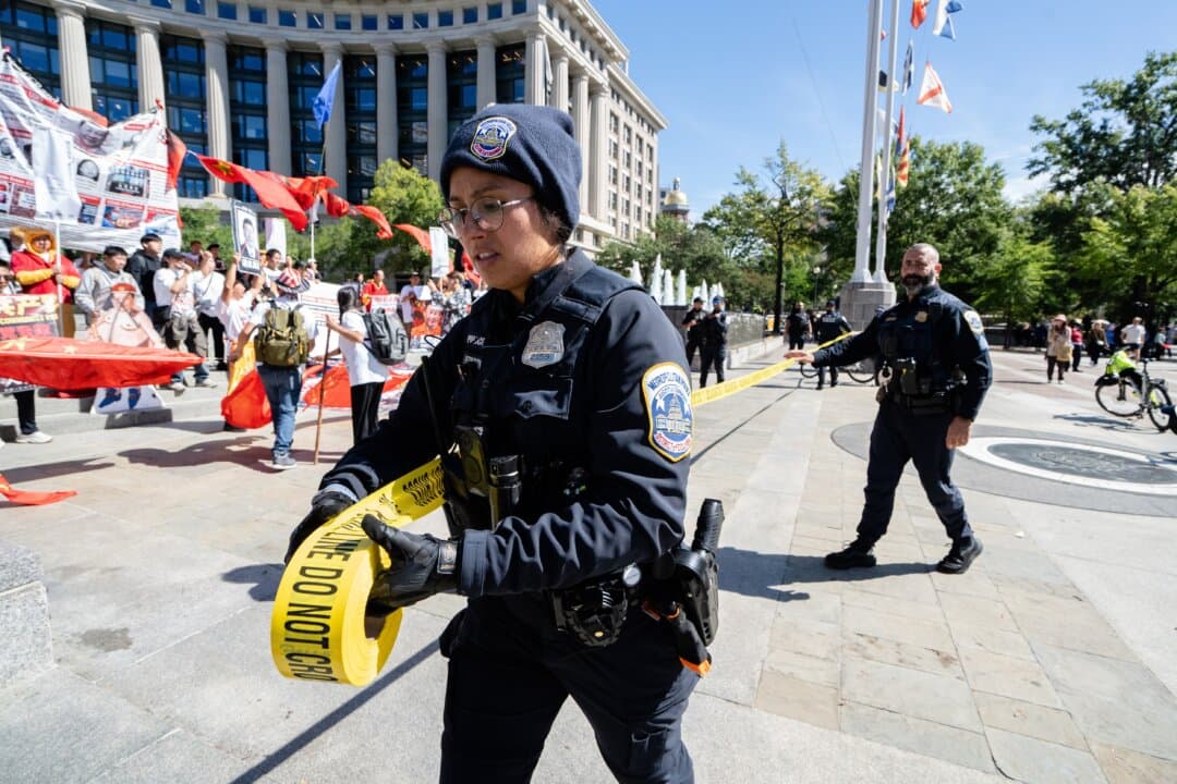 Pro-democracy activists protest Chinese leader Xi Jinping's state visit in front of the National Archives in Washington on Sept. 25, 2026. (Samira Bouaou/The Epoch Times)