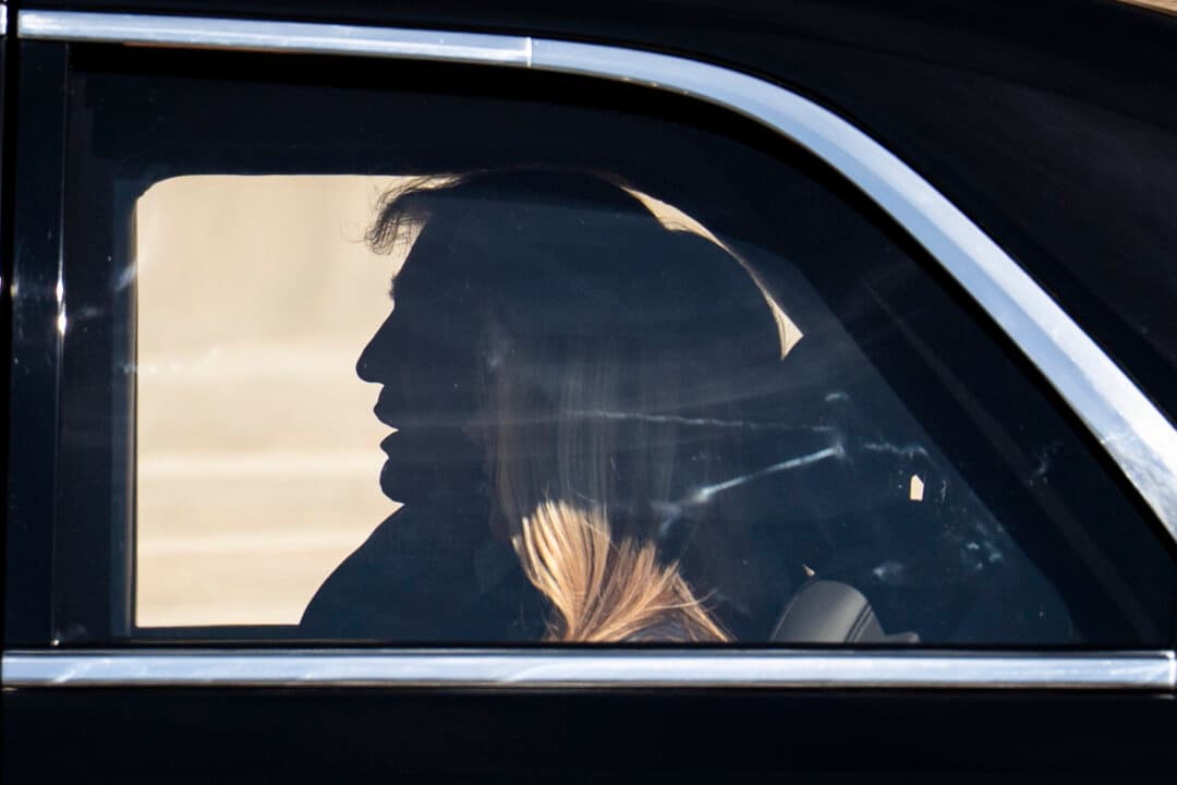 U.S. President Donald Trump and First Lady Melania Trump depart after a visit to the U.S. National Archives with Chinese leader Xi Jinping and his wife Peng Liyuan in Washington on Sept. 25, 2026. (Madalina Kilroy/The Epoch Times)
