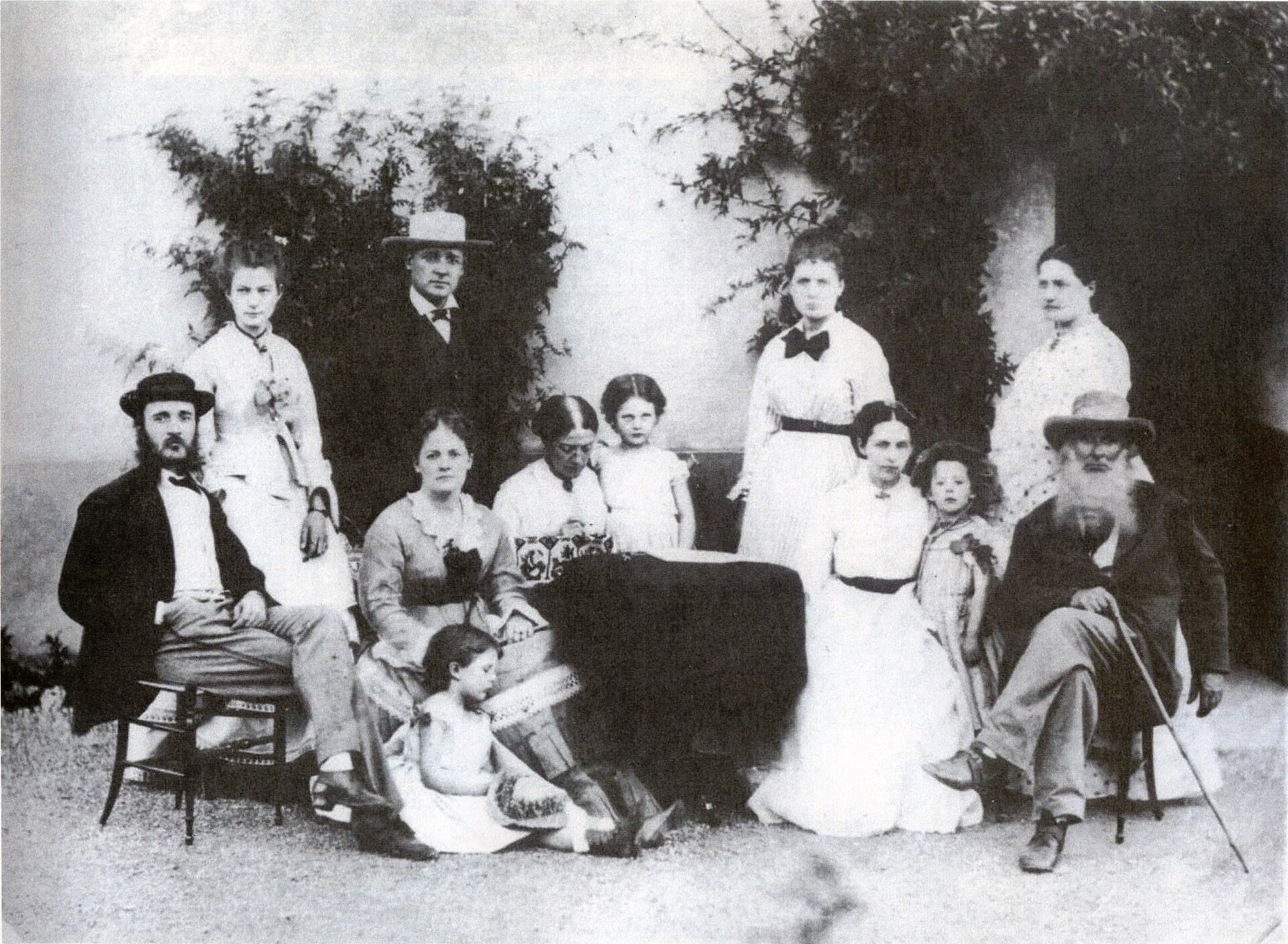 Hiram Powers (at right, with cane) and his family. (Public Domain)