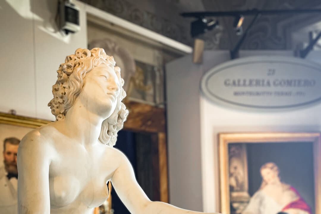(Left) Dealers and collectors visit the Palazzo Corsini for an advance viewing of the International Biennial of Antiques in Florence, Italy, on Sept. 25, 2026. (Right) The Weary Bacchante, a marble statue by Giovanni Duprè (mid-1850s) is displayed by Galleria Gomiero at the 34th Biennale Internazionale dell’Antiquariato in Florence, Italy, on Sept. 25, 2026. The statue was awarded the Biennale's 2026 Sculpture Prize. (Beige Luciano-Adams/The Epoch Times)