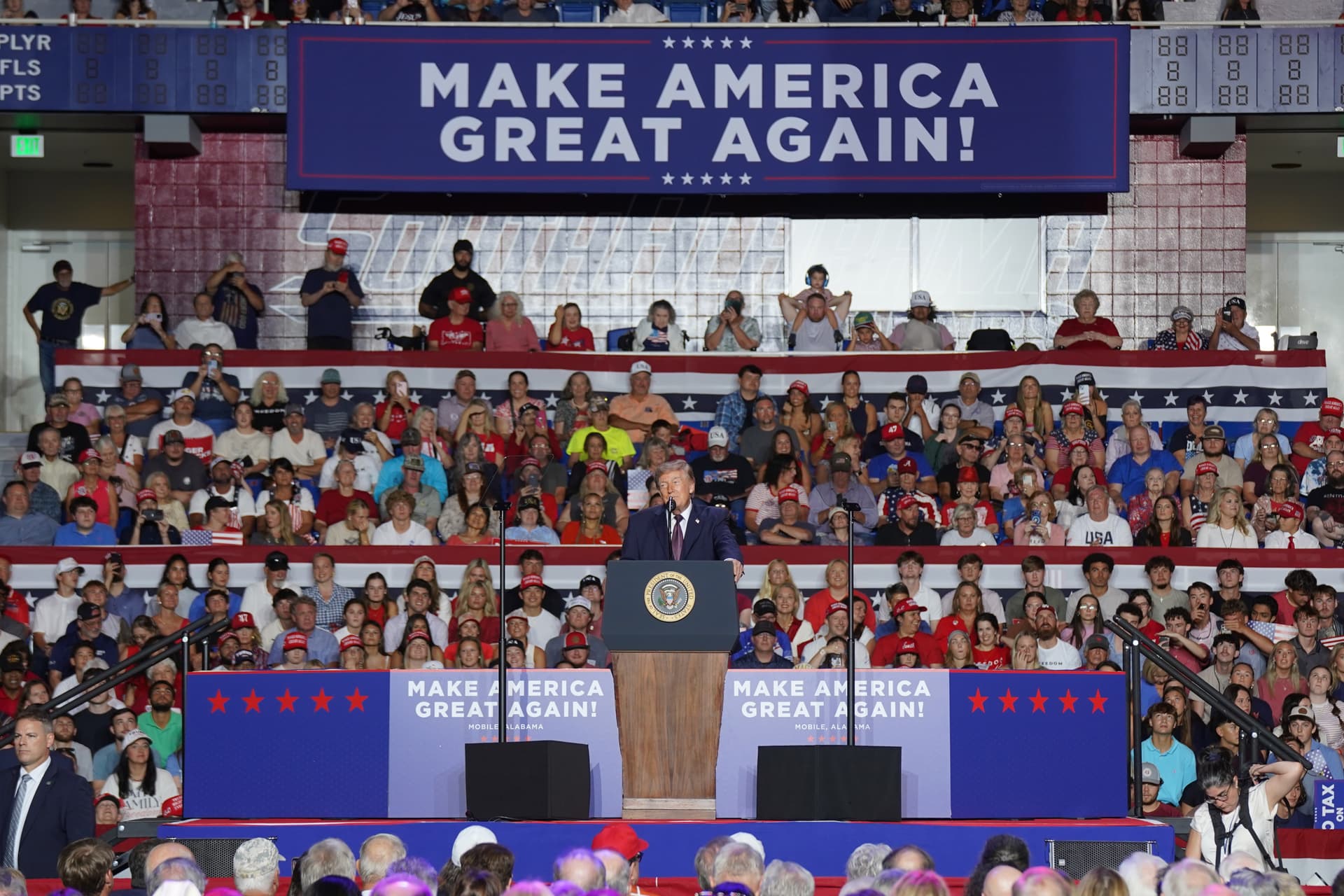 President Donald Trump speaks during a rally at the University of South Alabama's Mitchell Center on Oct. 2, 2026. (Travis Gillmore/The Epoch Times)