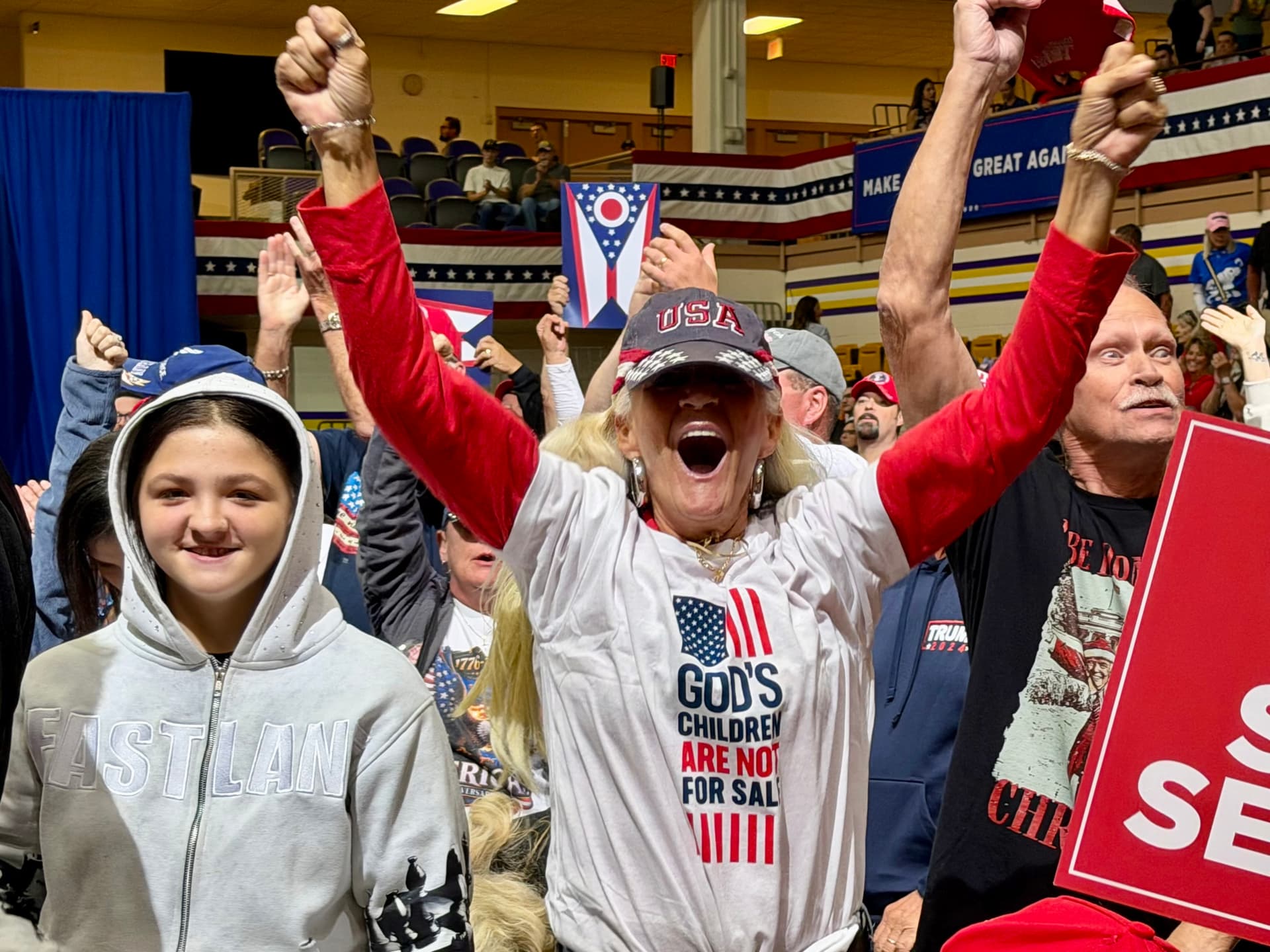 Ohioans cheer for President Donald Trump at a midterm election rally in Vandalia, Ohio, on Oct. 3, 2026. (Janice Hisle/The Epoch Times)