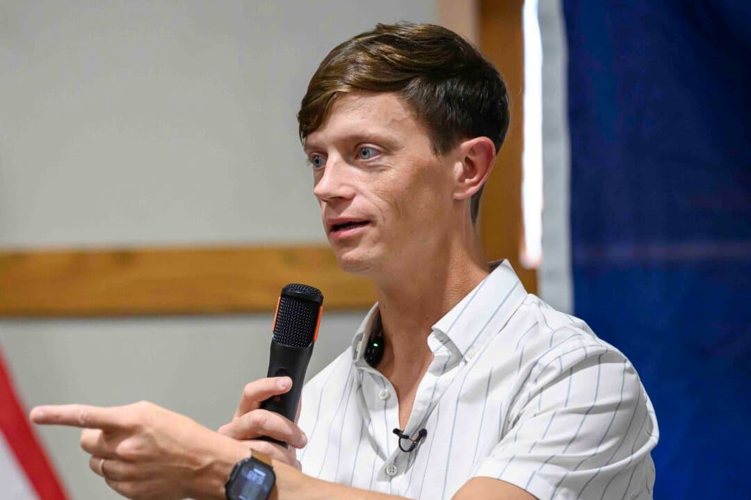 (Left) Iowa Republican gubernatorial candidate Zach Lahn reacts as he is introduced by Vice President JD Vance during a Republican National Committee Midterm Rally in Council Bluffs, Iowa, on Sept. 18, 2026. (Right) Iowa State Auditor and Democratic gubernatorial candidate Rob Sand speaks to voters in Carroll, Iowa, on Aug. 20, 2026. (Anna Moneymake/Pool/AFP via Getty Images, Leon Neal/Getty Images)