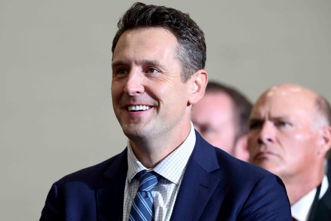 (Left) Iowa Republican gubernatorial candidate Zach Lahn reacts as he is introduced by Vice President JD Vance during a Republican National Committee Midterm Rally in Council Bluffs, Iowa, on Sept. 18, 2026. (Right) Iowa State Auditor and Democratic gubernatorial candidate Rob Sand speaks to voters in Carroll, Iowa, on Aug. 20, 2026. (Anna Moneymake/Pool/AFP via Getty Images, Leon Neal/Getty Images)
