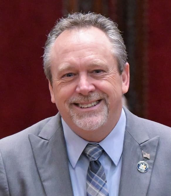 (Left) Rep. Josh Riley (D-N.Y.), in an official portrait from 2025. (Right) New York state Sen. Peter Oberacker, in an official portrait from 2025. (U.S. House of Representatives, New York Senate)