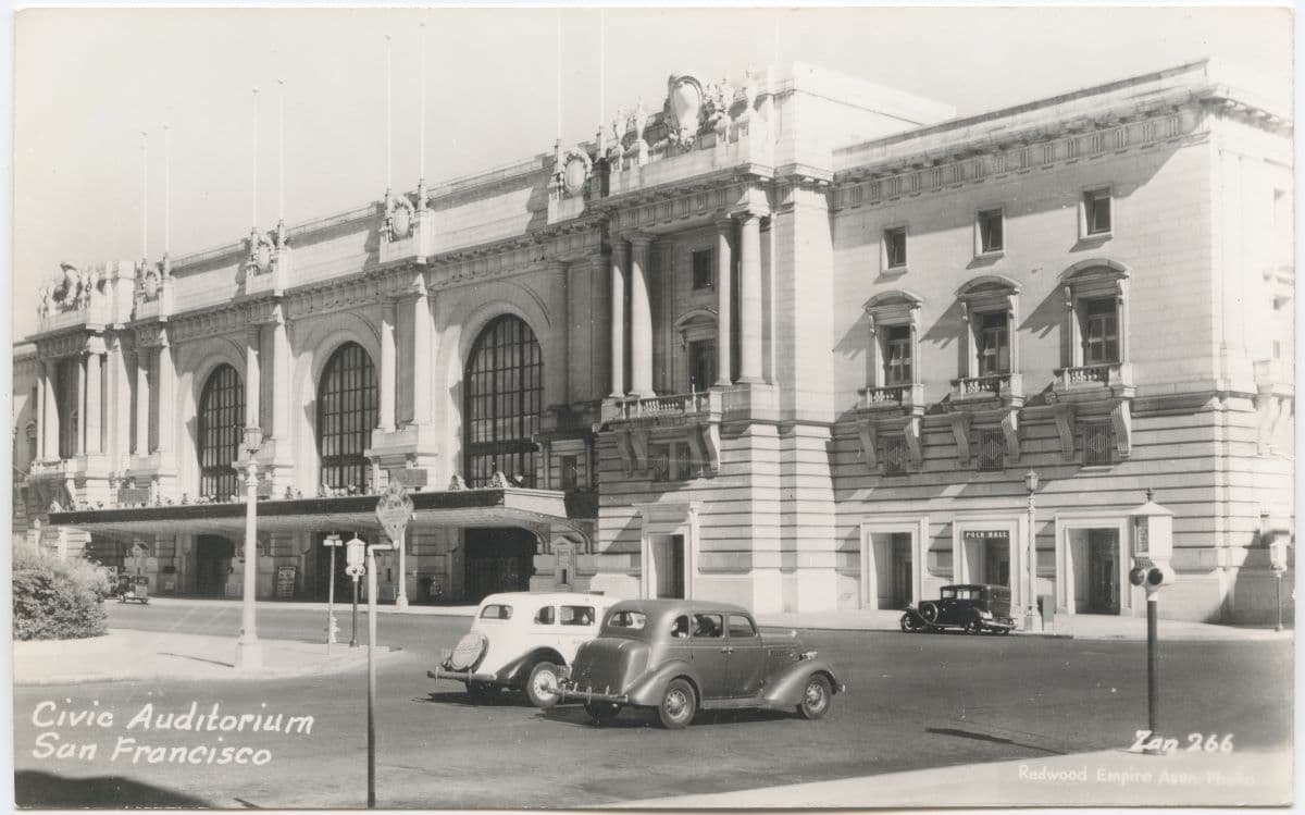 Civic Auditorium, San Francisco, Calif., circa 1930s. Scan of postcard. (Public Domain)