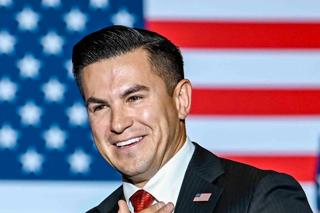 (Left) Republican candidate Eric Flores, running for Texas's 34th Congressional District seat, speaks ahead of Vice President JD Vance at a campaign rally for Texas Republican candidates, in Harlingen, Texas, on Sept. 30, 2026. (Right) Rep. Vicente Gonzalez (D-Texas) in an official portrait from 2023. (Kenny Holston/Pool/Getty Images, U.S. House of Representatives)