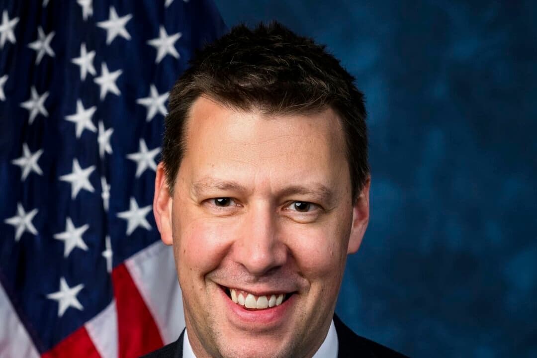 (Left) Rep. Josh Riley (D-N.Y.), in an official portrait from 2025. (Right) New York state Sen. Peter Oberacker, in an official portrait from 2025. (U.S. House of Representatives, New York Senate)