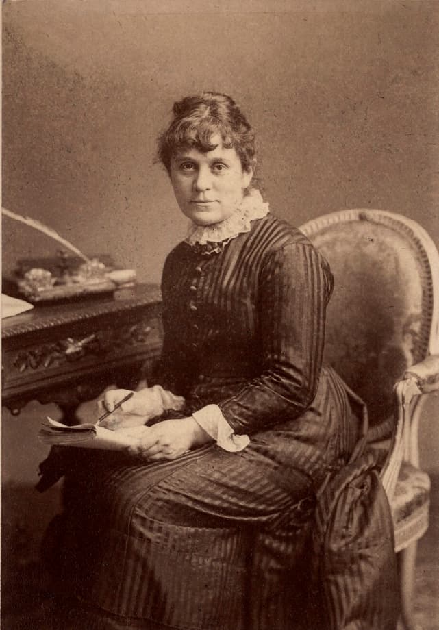 Kate Greenaway in the 1870s, photographed by Elliot Fry. (Public Domain)