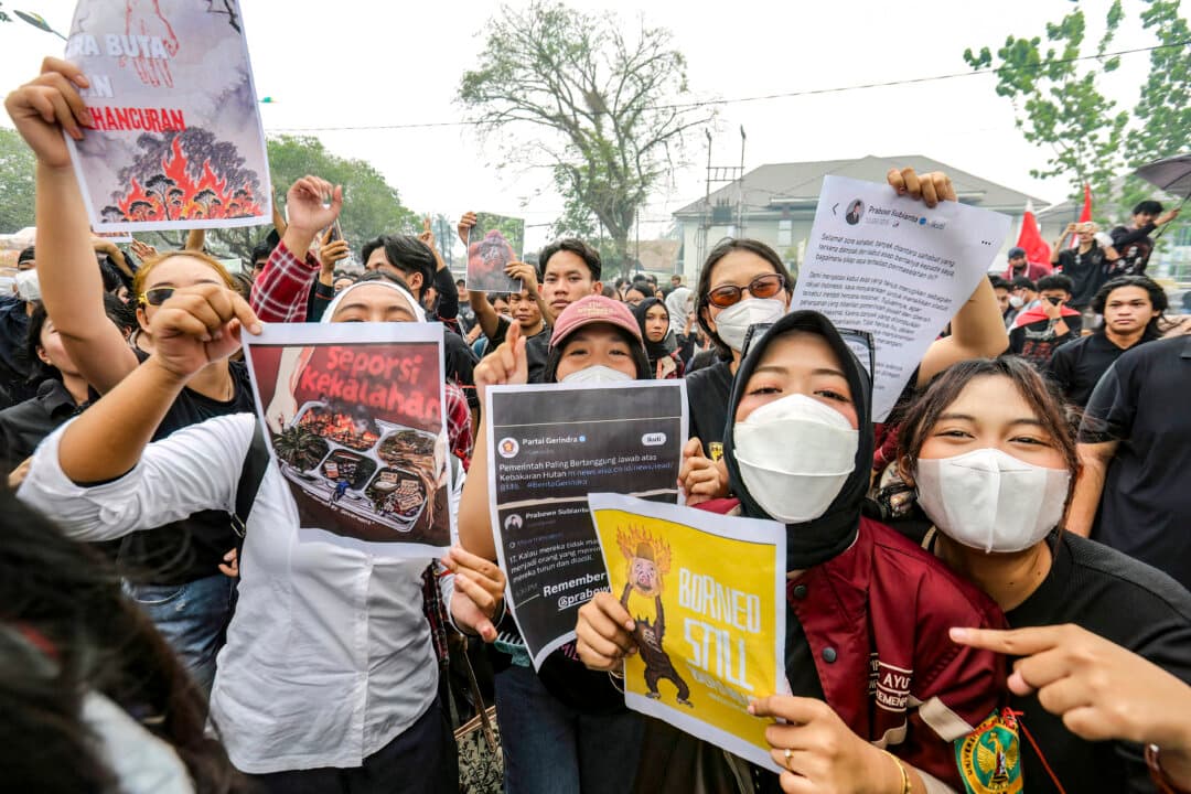 Protesters from the Central Kalimantan People Fighting Alliance demand government action on forest and land fires outside the governor’s office in Palangkaraya, Indonesia, on Oct. 19, 2026. (REINA/AFP via Getty Images)