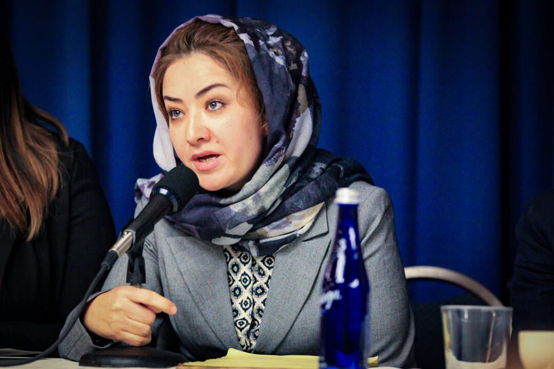 Mihrigul Tursun details the torture and abuse she suffered during several months in detention, at National Press Club in Washington on Nov. 26, 2018. (Jennifer Zeng/The Epoch Times)