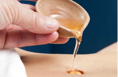 Castor oil—massaged on the liver region increase circulation and promote elimination (<a href="http://www.thinkstockphotos.com/image/stock-photo-stomach-and-liver-indian-therapy-with-ghee/485018633/popup?sq=liver%20massage%20/f=CPIHVX/s=Default" target="_blank">STUDIO GRAND OUEST</a>/iStock/Thinkstock)