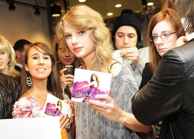 <a><img src="https://www.theepochtimes.com/assets/uploads/2015/09/105999564.jpg" alt="Singer Taylor Swift purchases her new album 'Speak Now' at the Times Square Starbucks on October 25 in New York City. The album is on sale at Starbucks nationwide. (Keith Bedford/Starbucks via Getty Images)" title="Singer Taylor Swift purchases her new album 'Speak Now' at the Times Square Starbucks on October 25 in New York City. The album is on sale at Starbucks nationwide. (Keith Bedford/Starbucks via Getty Images)" width="320" class="size-medium wp-image-1813107"/></a>
